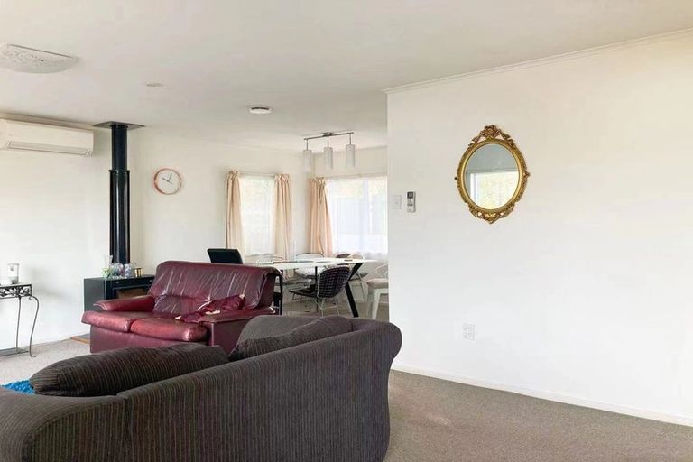 Photo of property in 1/4 Powell Place, Henderson, Auckland, 0610