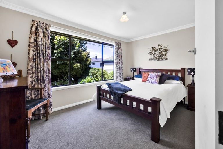 Photo of property in 11 Lynton Street, Upper Vogeltown, New Plymouth, 4310