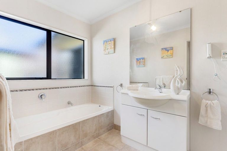 Photo of property in 40 Nuneaton Drive, Flat Bush, Auckland, 2019