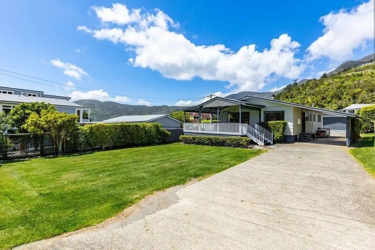 Photo of property in 11 Okiwi Crescent, Okiwi Bay, French Pass, 7193