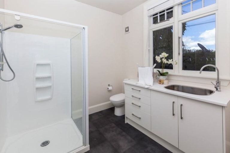 Photo of property in 26 Saint Andrews Square, Strowan, Christchurch, 8052