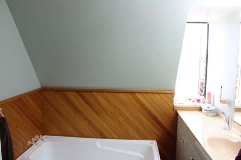 Photo of property in 4 Camelot Street, Ilam, Christchurch, 8041