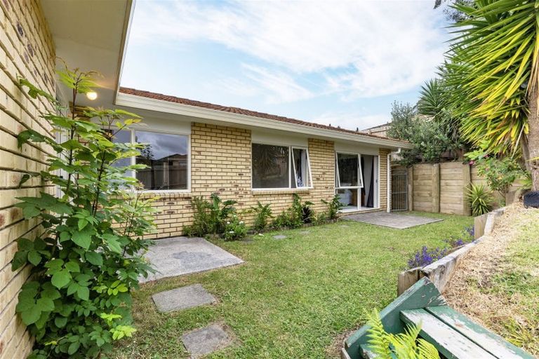 Photo of property in 49 Castlefinn Drive, Weymouth, Auckland, 2103