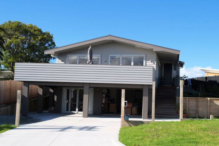 Photo of property in 1/117 Pah Road, Cockle Bay, Auckland, 2014