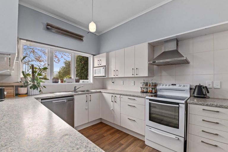 Photo of property in 40 Takinga Street, Mourea, Rotorua, 3074