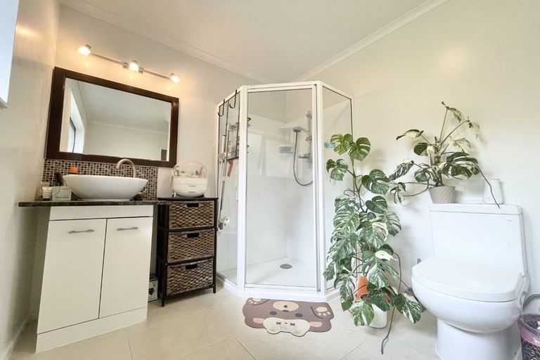 Photo of property in 17 Blethyn Place, Te Atatu South, Auckland, 0610