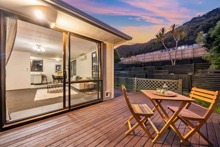 Photo of property in 33 Hartford Crescent, Totara Park, Upper Hutt, 5018