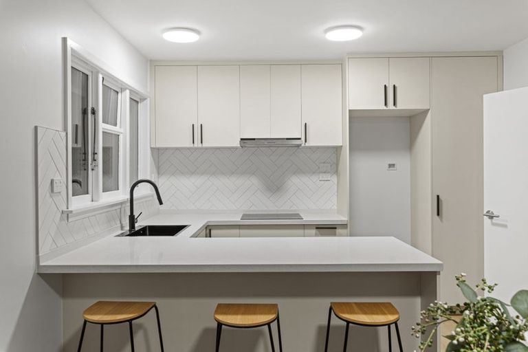 Photo of property in 340 Memorial Avenue, Burnside, Christchurch, 8053