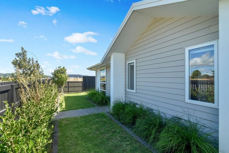 Photo of property in 16 Empire Crescent, Papamoa, 3118