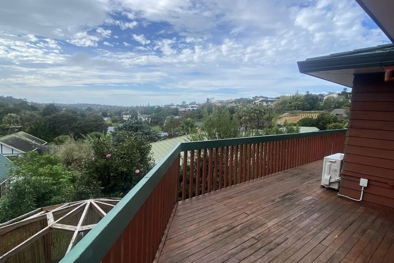Photo of property in 1/8 Dee Place, Torbay, Auckland, 0630