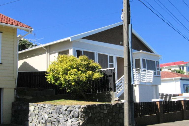 Photo of property in 135 Melbourne Road, Island Bay, Wellington, 6023