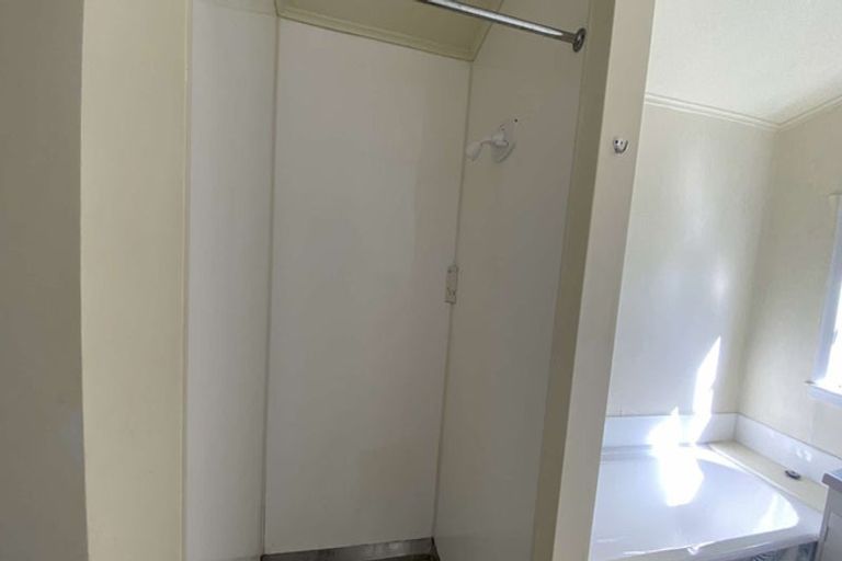 Photo of property in 33 Nottingham Street, Karori, Wellington, 6012