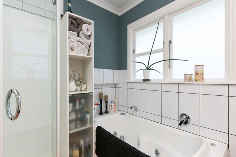 Photo of property in 327 Main Road, Tawa, Wellington, 5028