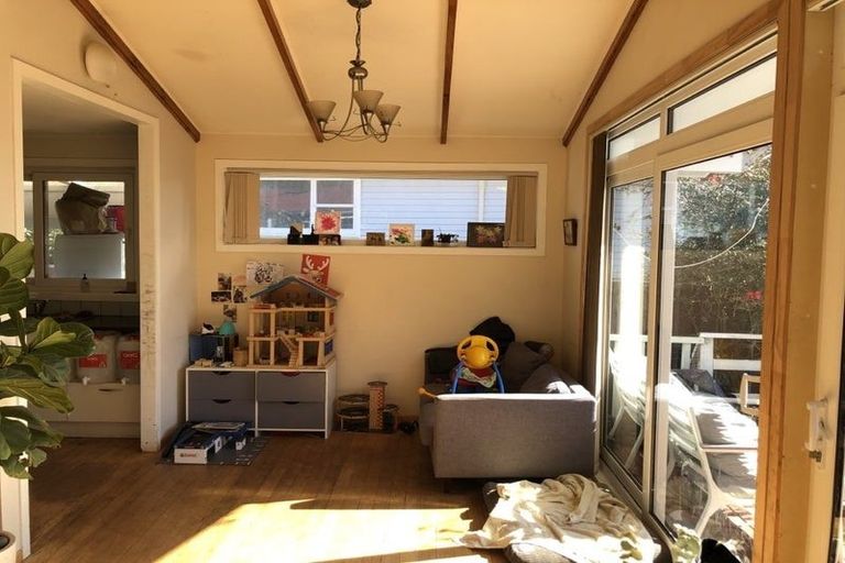 Photo of property in 1 Taioma Crescent, Te Atatu Peninsula, Auckland, 0610