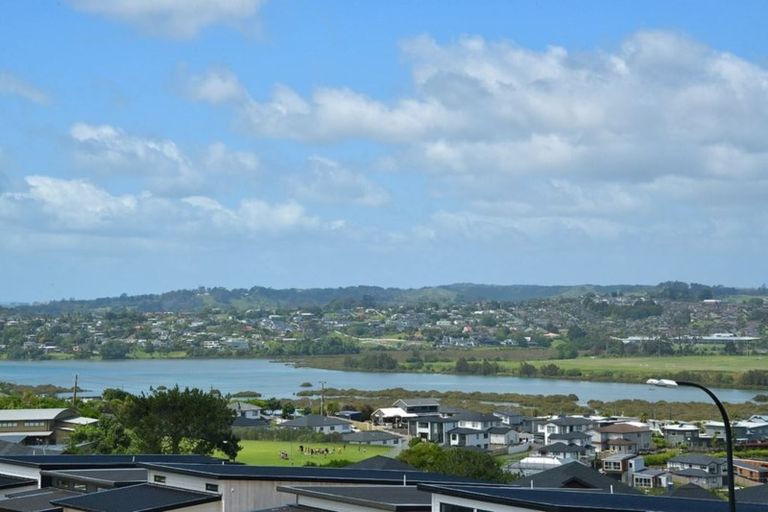 Photo of property in 58 Ascension Crescent, Orewa, 0931