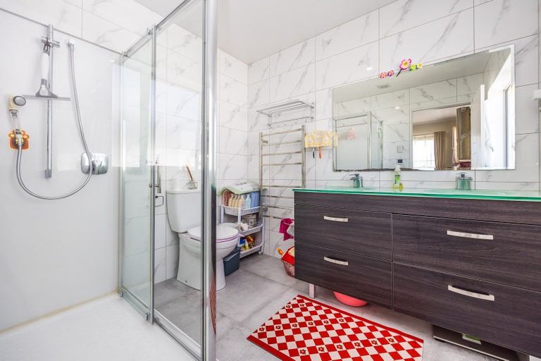 Photo of property in 45 Bordeaux Parade, Te Atatu South, Auckland, 0610