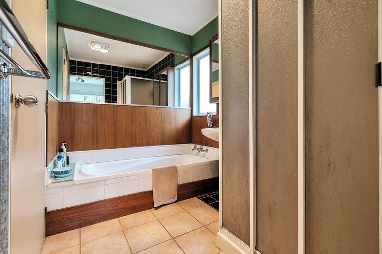 Photo of property in 49 Harmel Road, Glendene, Auckland, 0602