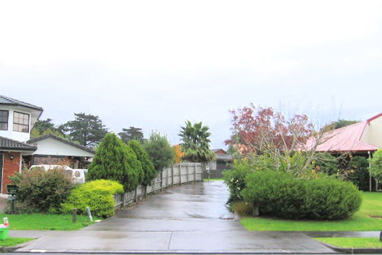 Photo of property in 17 Pinewood Grove, Botany Downs, Auckland, 2010