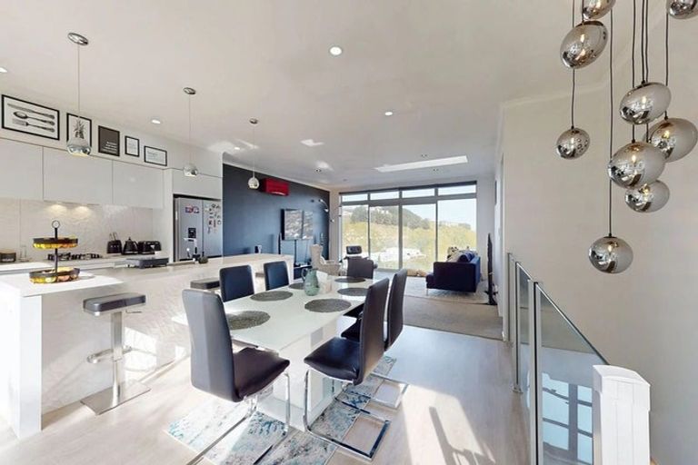 Photo of property in 29 Cresswell Place, Johnsonville, Wellington, 6037