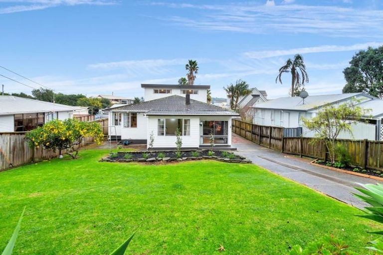 Photo of property in 5 Sullivan Avenue, Mangere Bridge, Auckland, 2022