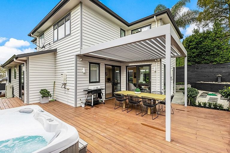 Photo of property in 34a Lyons Avenue, Murrays Bay, Auckland, 0630