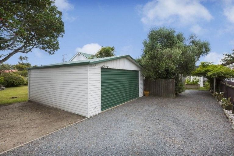 Photo of property in 76 Bell Road, Waiwhetu, Lower Hutt, 5010