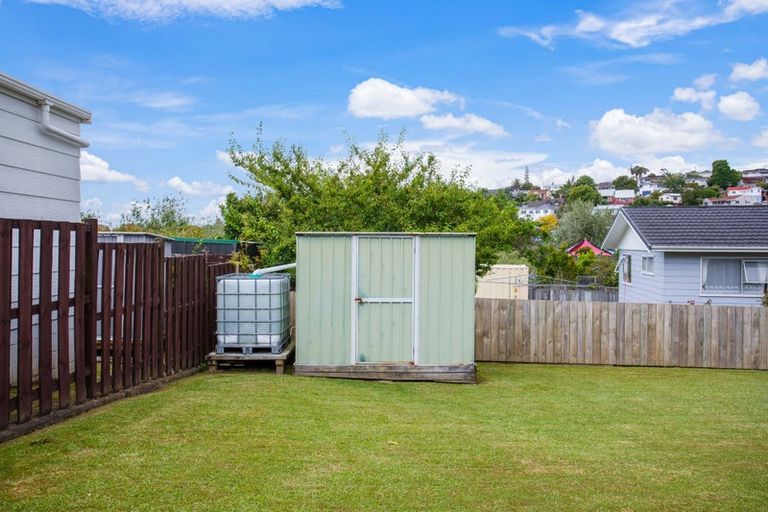 Photo of property in 13 Tetrarch Place, Totara Vale, Auckland, 0629