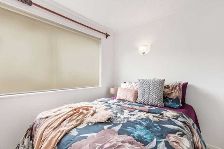 Photo of property in 25b Pehi Kupa Street, Waikanae, 5036