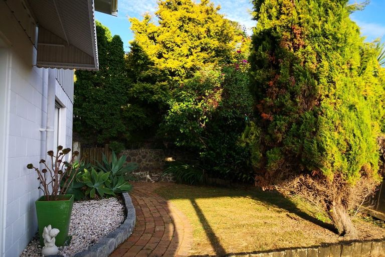 Photo of property in 2/527 Beach Road, Murrays Bay, Auckland, 0630