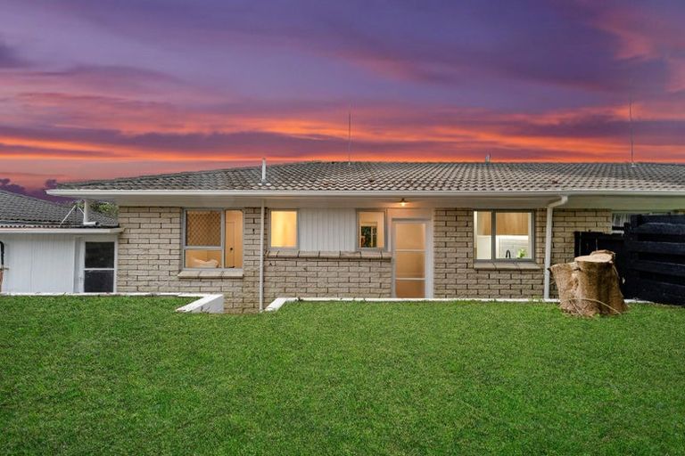 Photo of property in 4/43 Mcleod Road, Henderson, Auckland, 0612