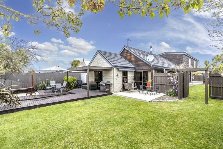 Photo of property in 4 Strachan Place, Rangiora, 7400