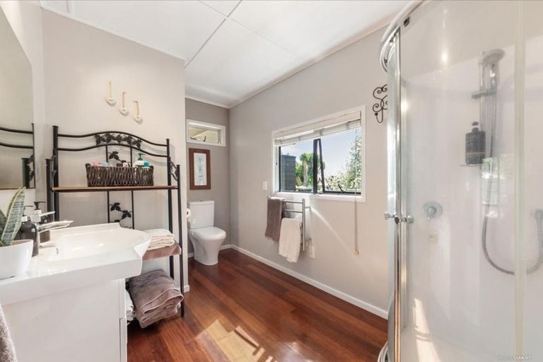 Photo of property in 4191 Great North Road, Glen Eden, Auckland, 0602