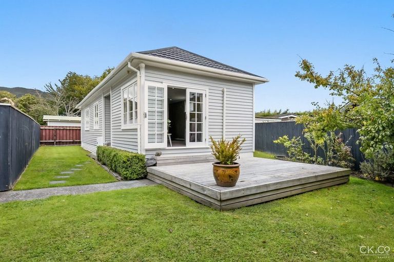 Photo of property in 6 Glen Road, Stokes Valley, Lower Hutt, 5019