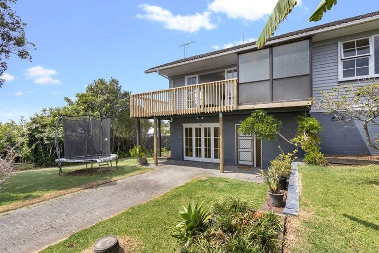 Photo of property in 1/39 Butterworth Drive, Glendene, Auckland, 0602