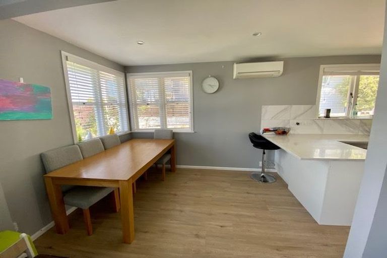 Photo of property in 8 Kelwyn Road, Kelston, Auckland, 0602