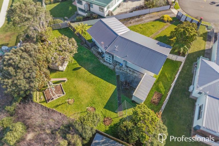 Photo of property in 5 Holly Grove, Maungaraki, Lower Hutt, 5010