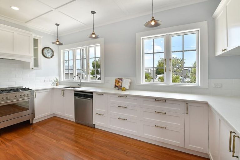 Photo of property in 72 Garfield Road, Helensville, 0800