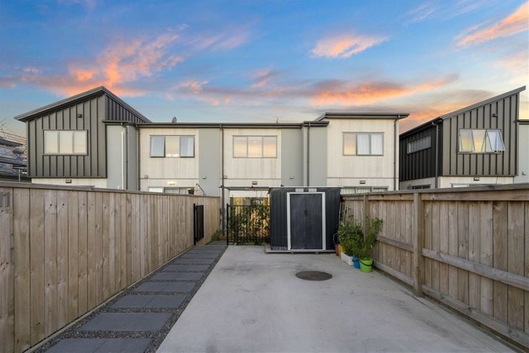 Photo of property in 11 Pakoro Close, Hobsonville, Auckland, 0618