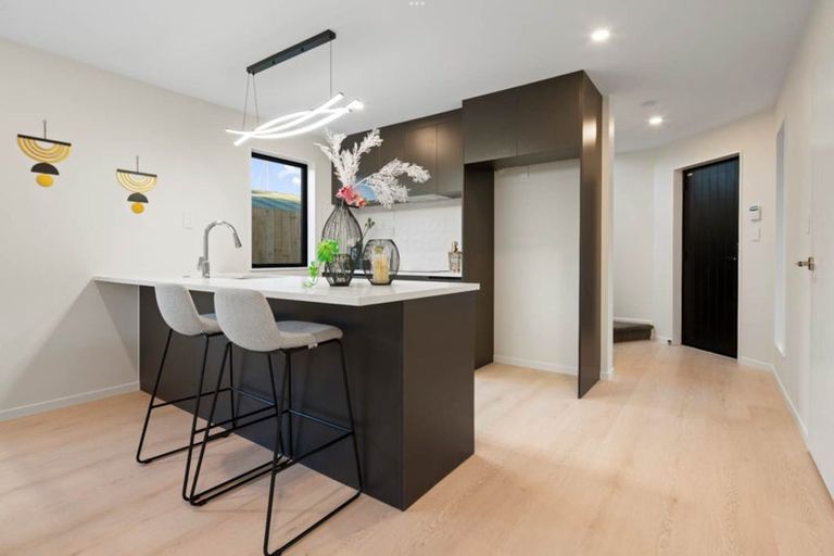 Photo of property in 8b Deuxberry Avenue, Northcote, Auckland, 0627