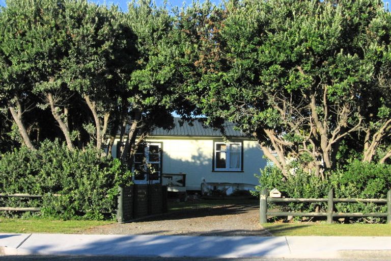 Photo of property in 26 The Avenue, Otaki Beach, Otaki, 5512
