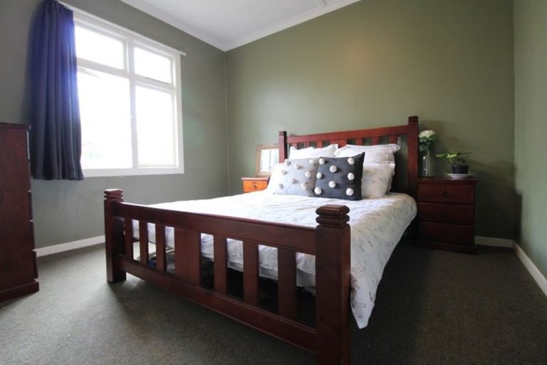 Photo of property in 15 Mary Street, Winton, 9720