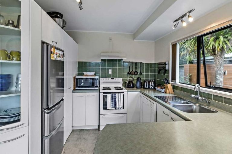 Photo of property in 2/31 Rangeview Road, Sunnyvale, Auckland, 0612