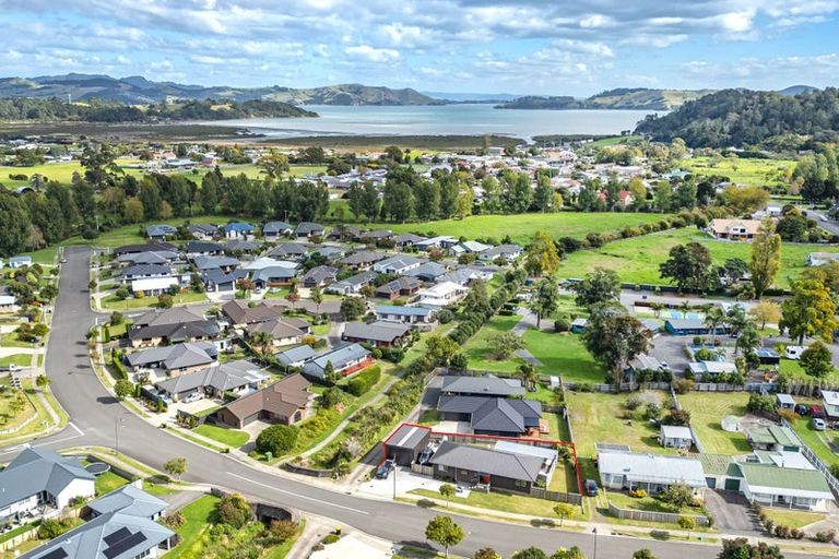 Photo of property in 23 Victoria Street, Coromandel, 3506