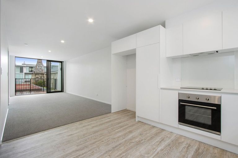 Photo of property in 4/17 Victoria Road, Mount Maunganui, 3116