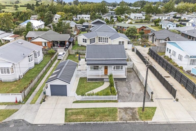 Photo of property in 7 Cutfield Street, Inglewood, 4330