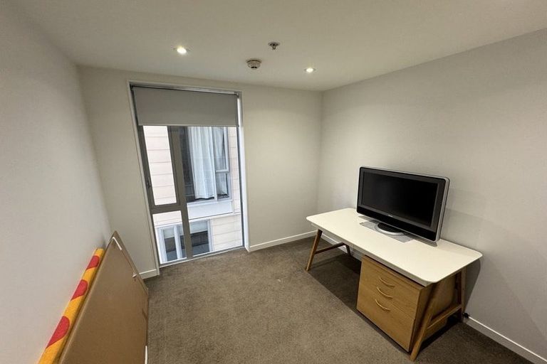 Photo of property in Piermont Apartments, 2b/82 Cable Street, Te Aro, Wellington, 6011