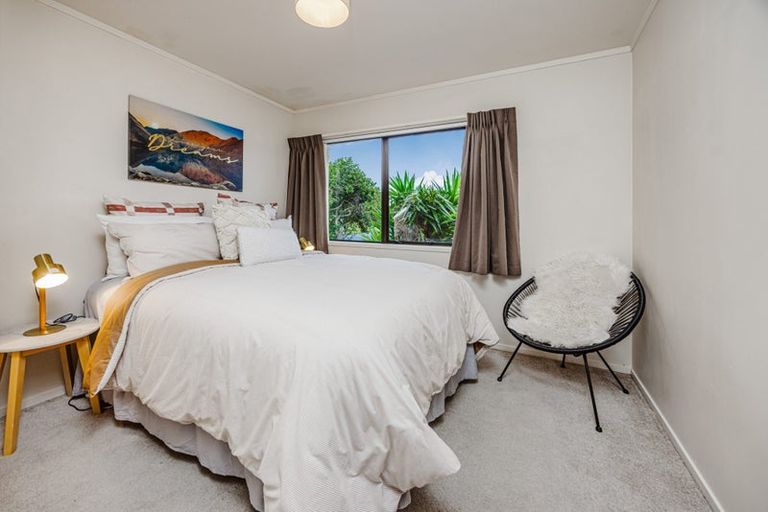 Photo of property in 1 Elrita Place, Conifer Grove, Takanini, 2112