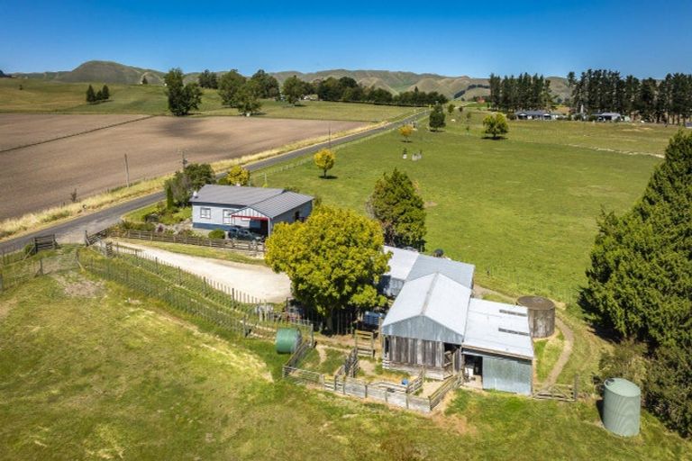 Photo of property in 32 Poukawa Road, Poukawa, Hastings, 4178