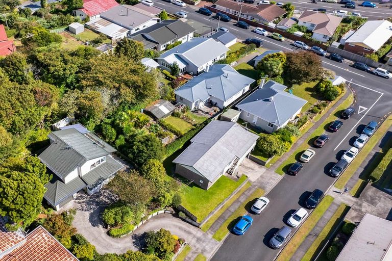 Photo of property in 6 Mayfair Place, Westown, New Plymouth, 4310