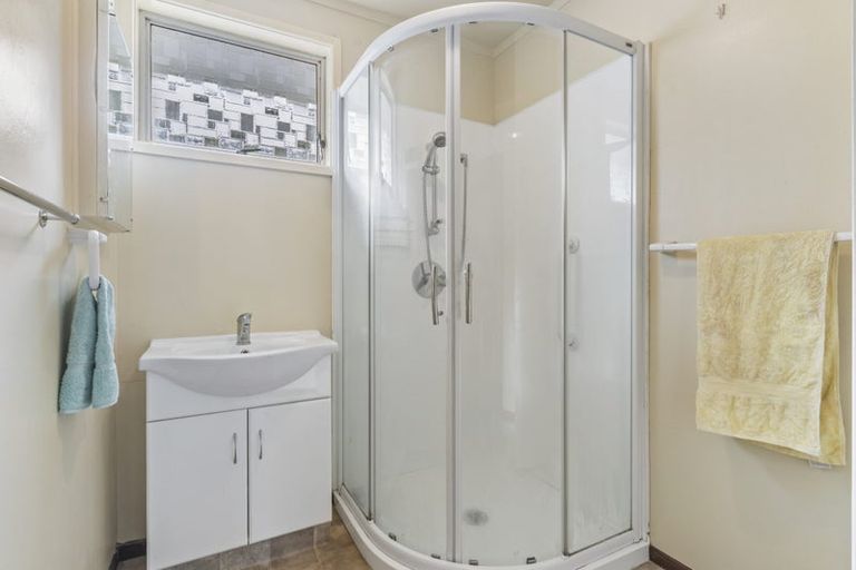 Photo of property in 1/6 Honey Place, Weymouth, Auckland, 2103